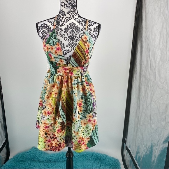 main strip Hawaiian floral cross back deep plunge V-neck dress cross back dress - Picture 2 of 9